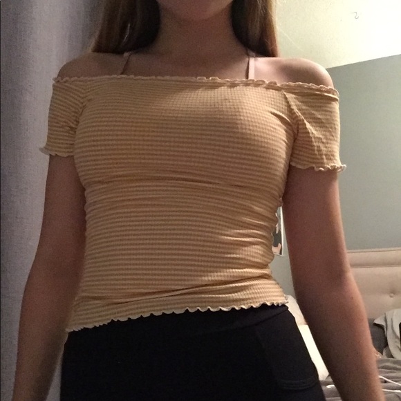 Stripped off the shoulder top - Picture 1 of 1